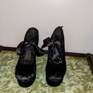 Mary Jane black platform shoes
